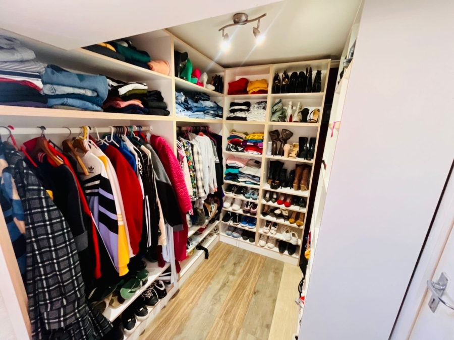 4 Bedroom Property for Sale in Wavecrest Western Cape